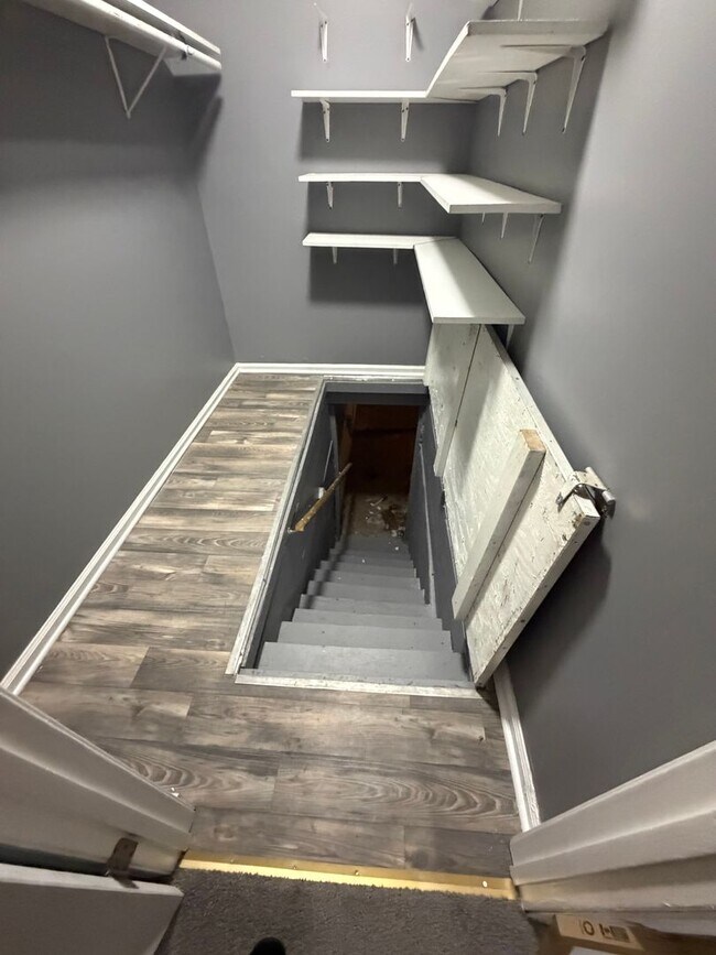 Building Photo - Freshly updated 2BR home with bonus room! Leasing Special- sign lease by 6/30/2026 and second mon...
