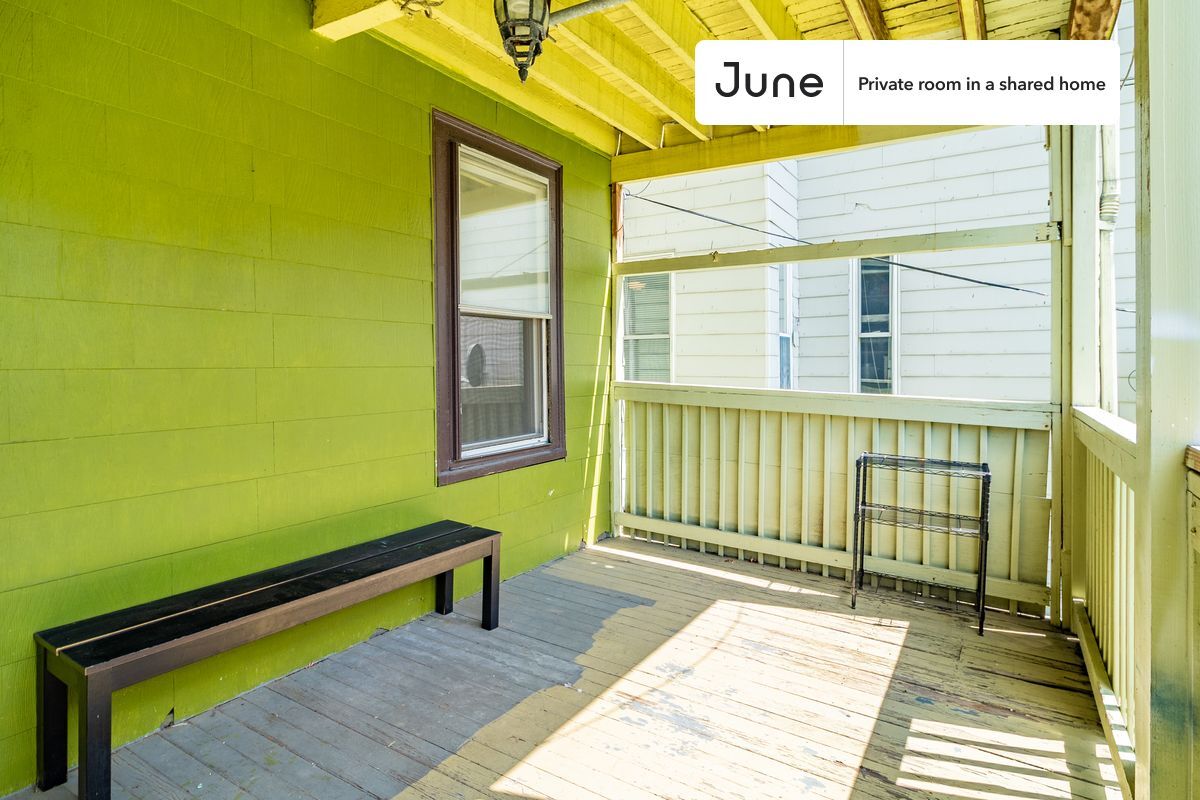 Building Photo - Room in Shared 2 bed/1 bath home