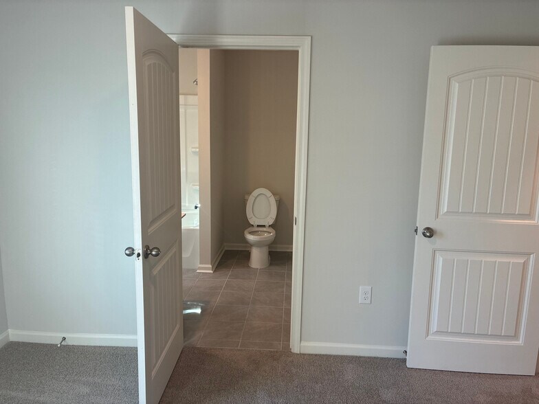 Building Photo - Room in Townhome on Poppy Ct