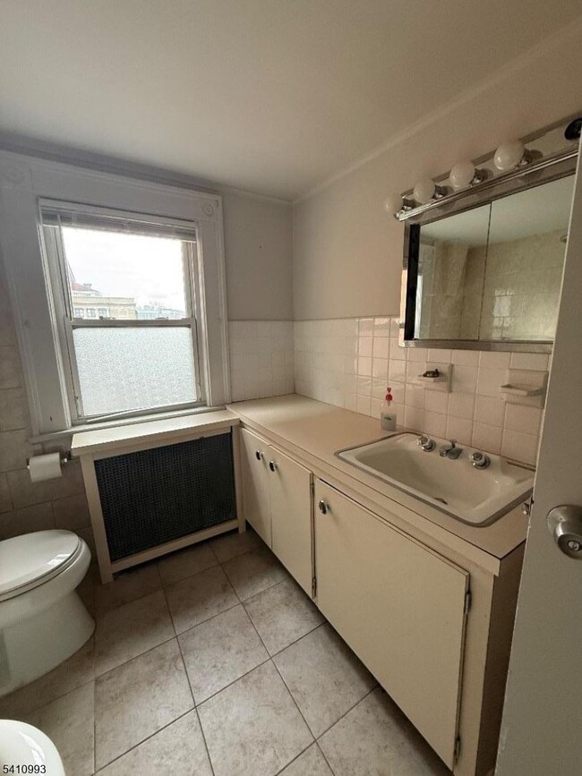 Building Photo - 332 Belleville Ave