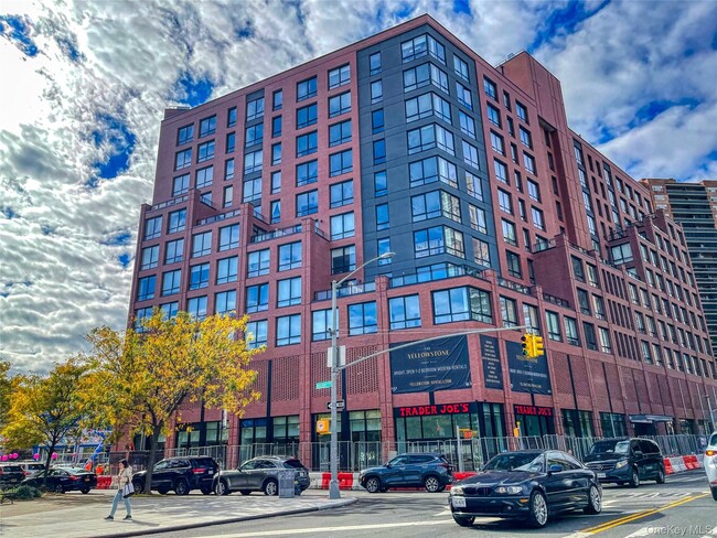 Building Photo - 66-10 Thornton Pl