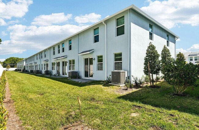 Building Photo - 478 Salisbury Cir