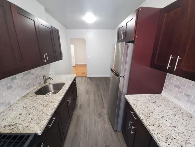 Building Photo - 1 bedroom in BRONX NY 10463