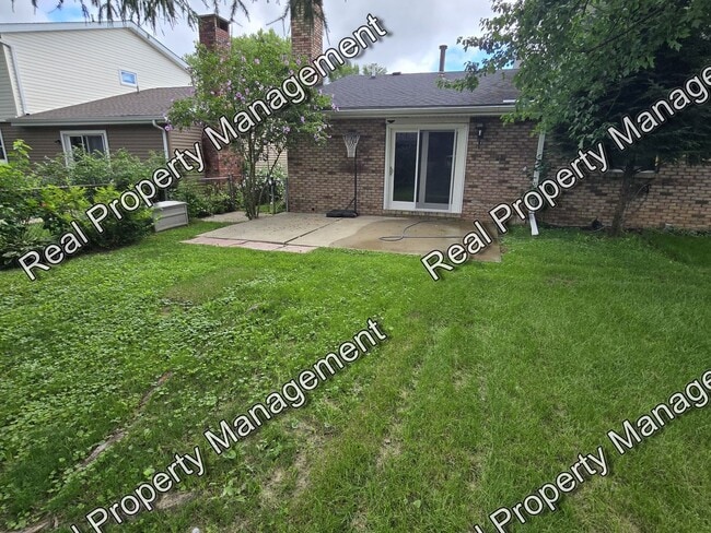 Building Photo - Large 2 Bedroom Duplex