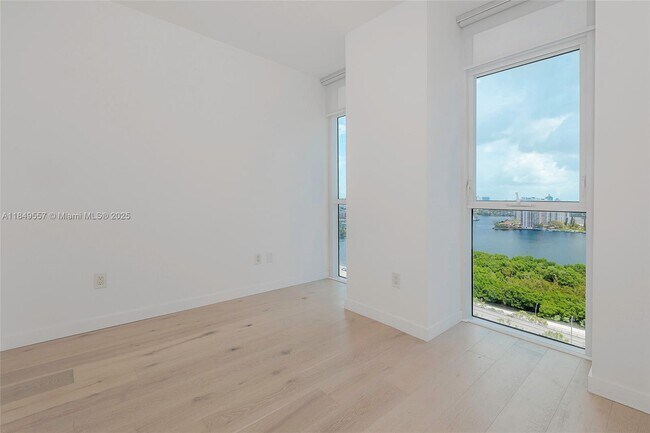 Building Photo - 400 Sunny Isles Blvd