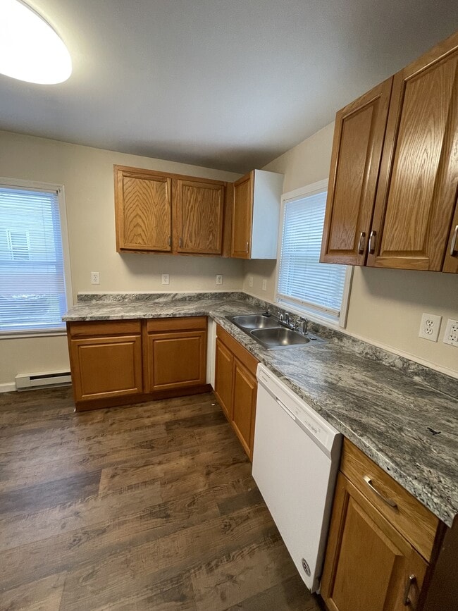 Building Photo - 538 E Lincoln Ave