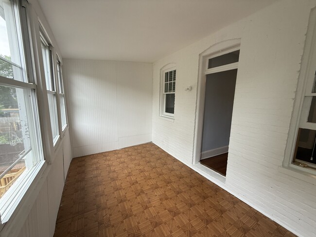 Building Photo - 1128 Neal St NE