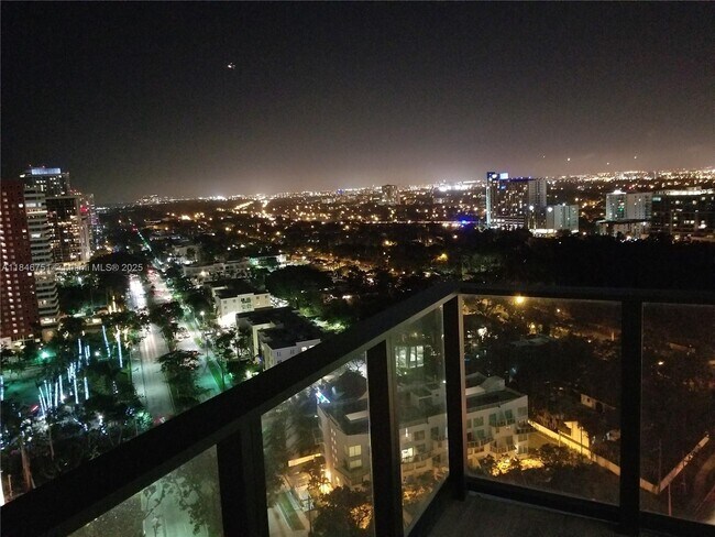 Building Photo - 1451 Brickell Ave