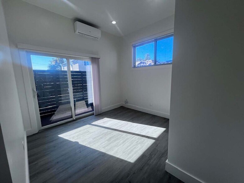 Building Photo - 720 37th St