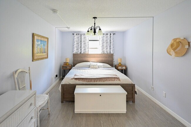 Building Photo - 301 Markley Ct