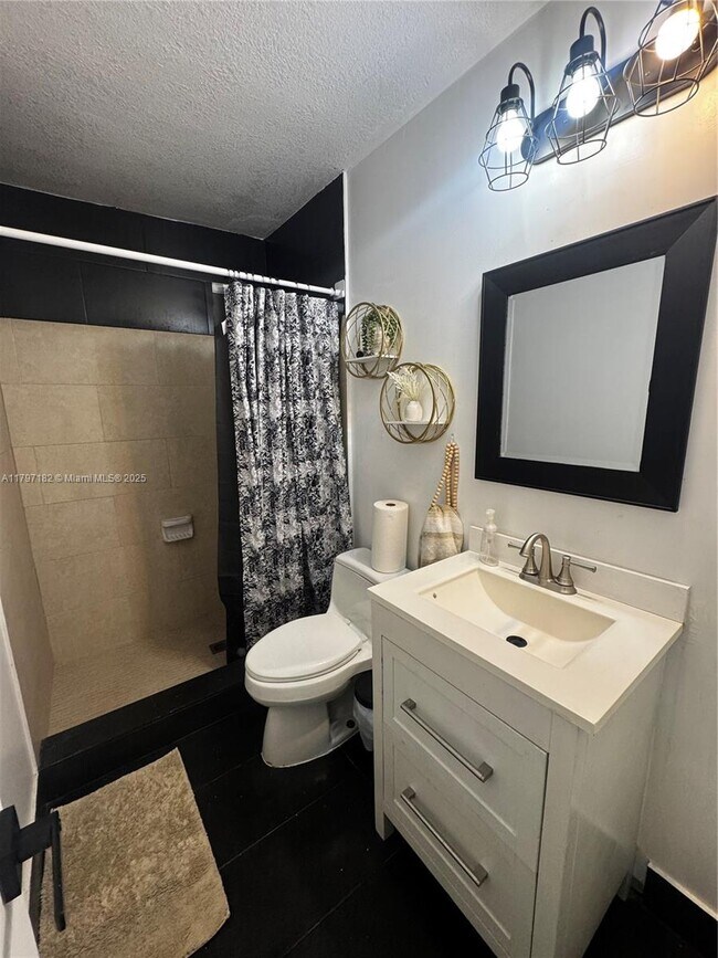 Building Photo - 436 N 28th Ave