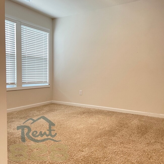 Building Photo - 146 Creekview Rd