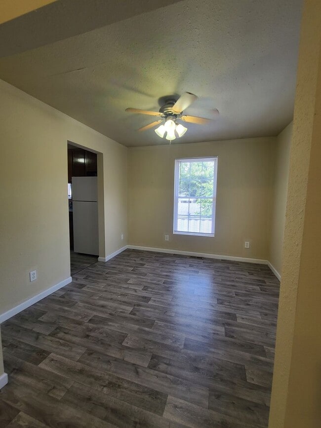 Building Photo - 38 E Beardsley Ave