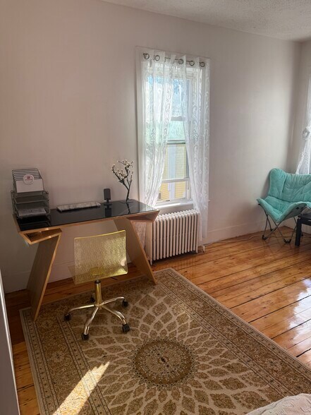 Building Photo - 66 Callender St