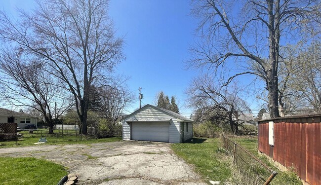 Building Photo - 3137 Maize Rd