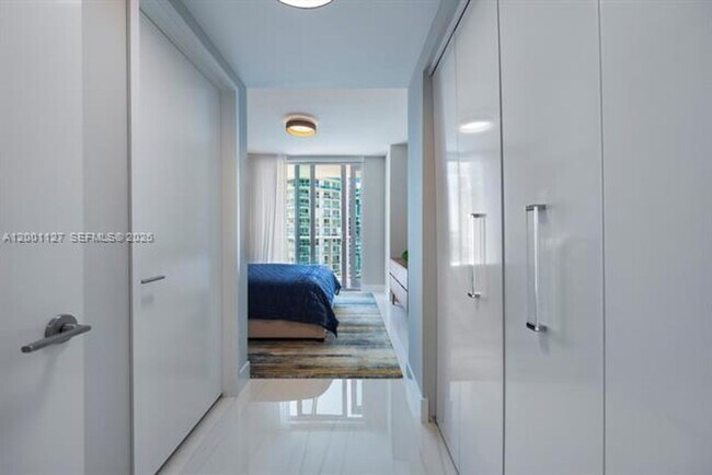 Building Photo - 300 Sunny Isles Blvd