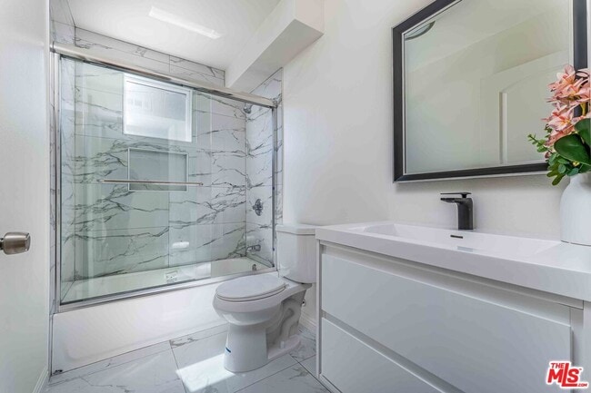 Building Photo - 815 N Kingsley Dr