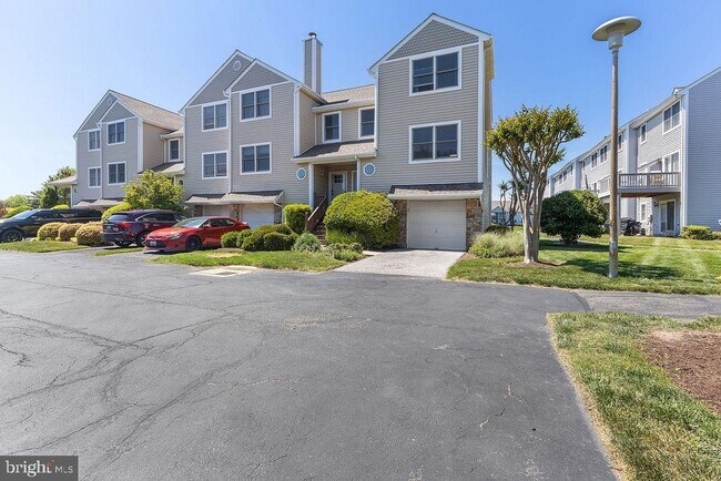 Building Photo - 400 Schooner Way
