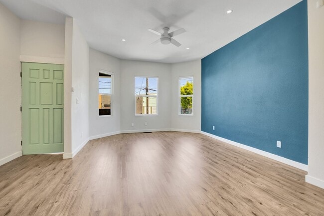 Building Photo - West Oakland Stylish 2/1 Flat - Completely...