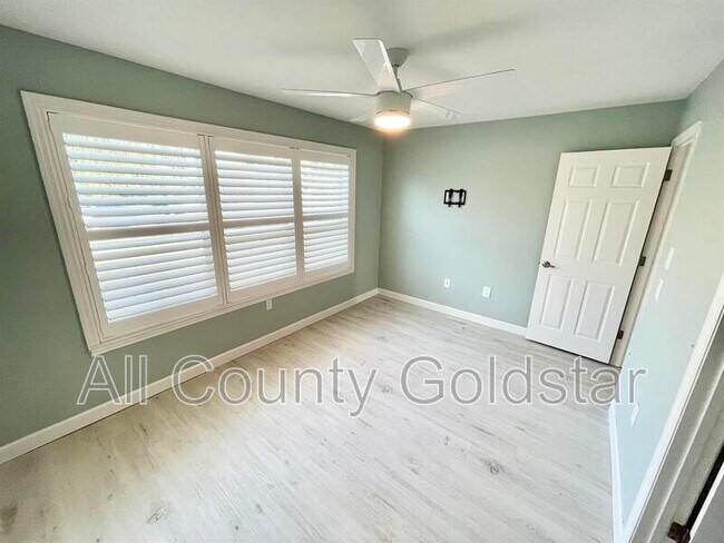 Building Photo - 4410 Warren Ave