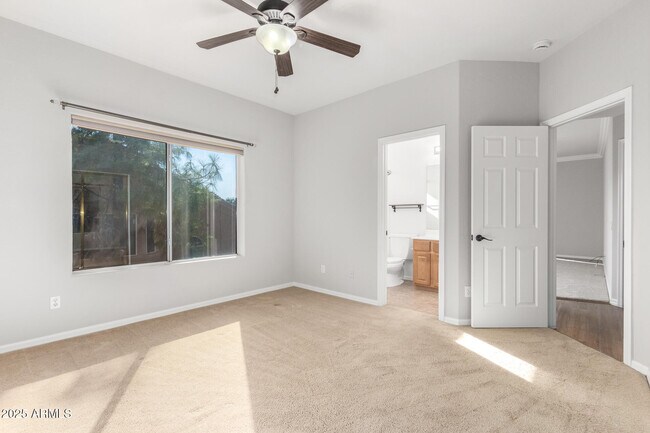 Building Photo - 1367 E Desert Flower Ln