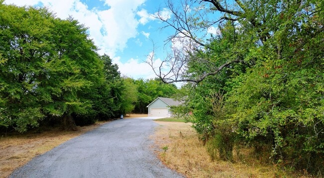 Building Photo - Private 2-Acre Retreat | Custom Home | Gat...