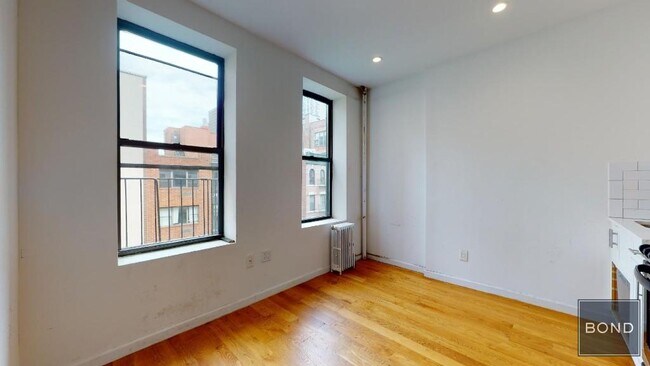 Building Photo - 314 E 91st St