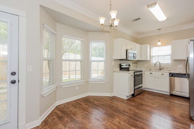 Building Photo - 145 Summerlake Pl