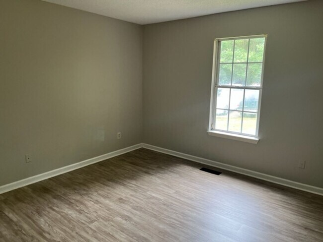 Building Photo - 6-2800 A