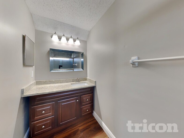 Building Photo - 1559 Guardian Dr