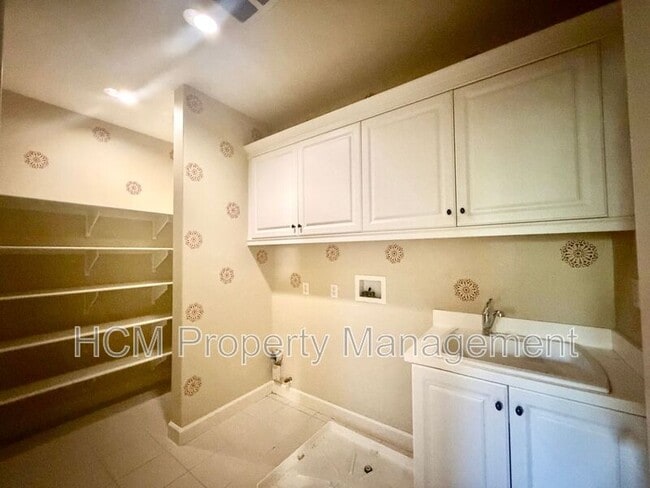 Building Photo - 52 Honeyrose