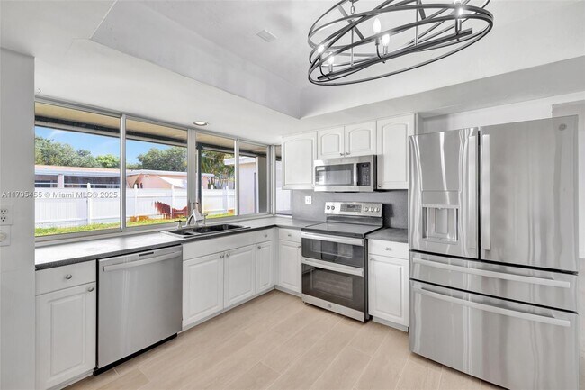Building Photo - 9121 SW 54th Pl