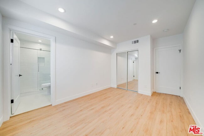 Building Photo - 4866 1/2 Pickford St