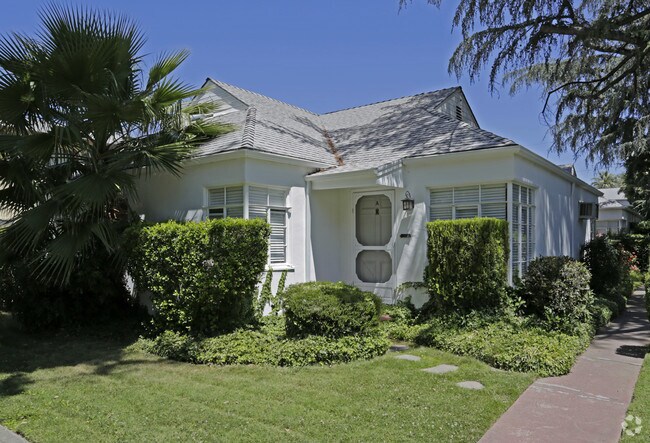 Building Photo - The Cottages on O St