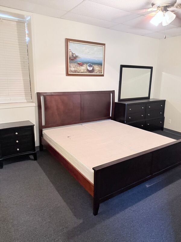 Building Photo - 100 E Broadway St