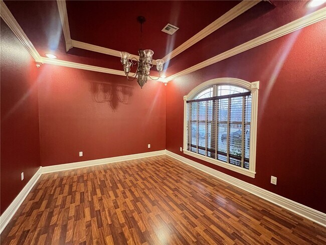 Building Photo - 6517 Tall Oaks Loop S