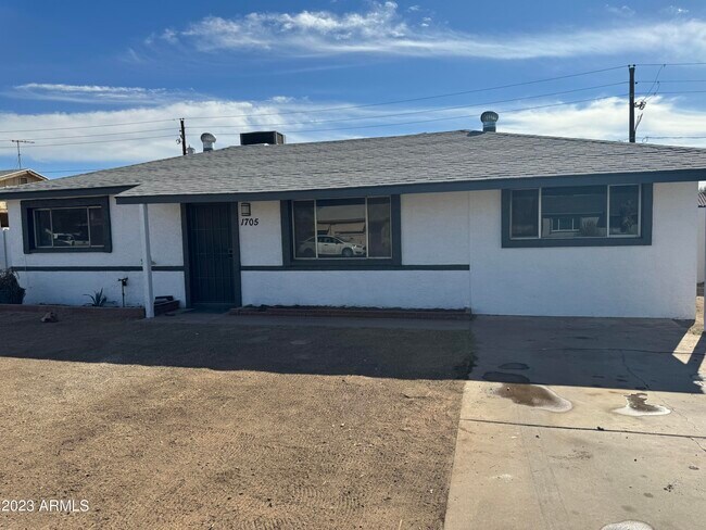 Primary Photo - 1705 W Pepper Pl
