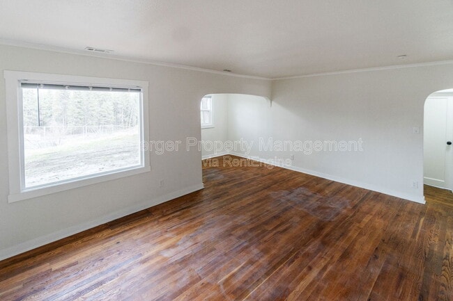 Building Photo - 1909 S Garden Springs Rd