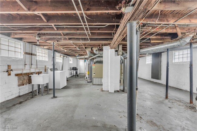 Building Photo - 14614 Glendale Ave