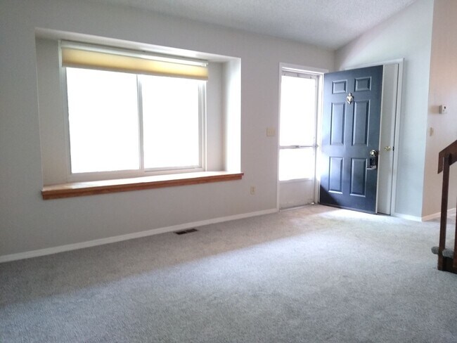 Building Photo - Lovely Split Level Ranch Home in Louisville Next To Open Space