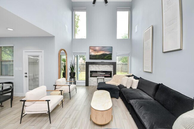 Building Photo - 7542 Lemma Dr