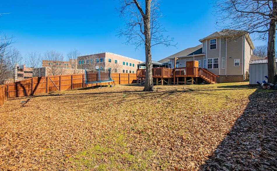 Building Photo - 3089 N Dorchester Dr