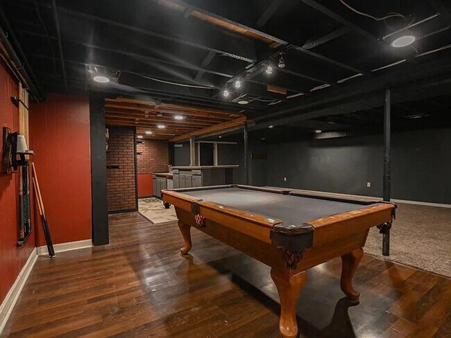 Building Photo - Large Corner Lot