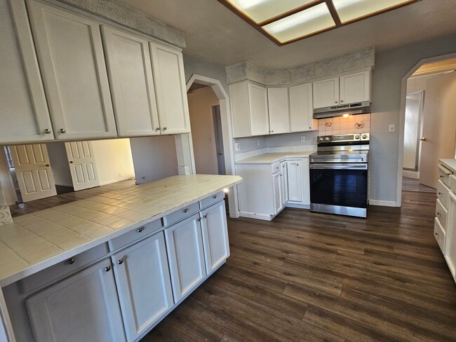 Building Photo - Lakeport rental