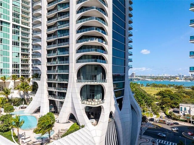 Building Photo - 1000 Biscayne Blvd