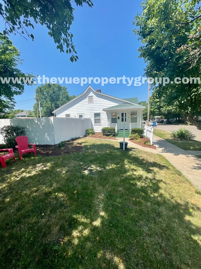 Building Photo - Spacious 3-Bedroom, 2-Bath Home with Modern Updates & Flex Rooms