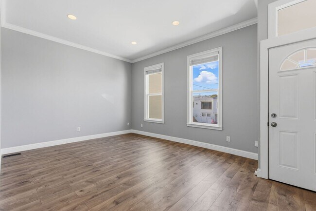 Building Photo - Bright & Modern 2BR Flat with Driveway Parking — Newly Renovated in Silver Terrace