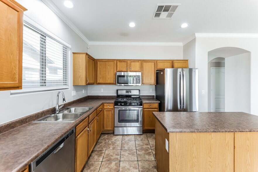 Building Photo - 14807 W Larkspur Dr