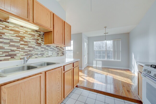 Building Photo - 974 N Village Dr