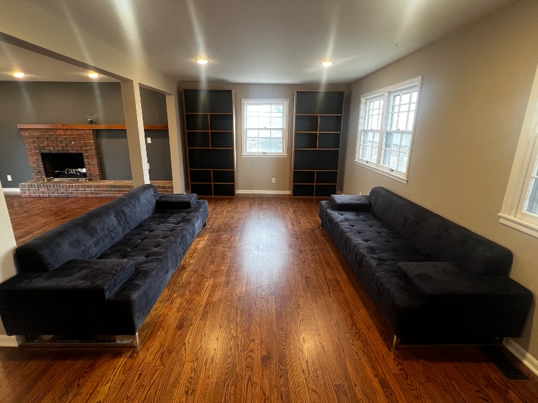 Building Photo - 1054 Wellington Rd